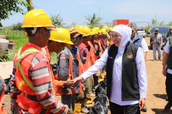 
					Gubernur Khofifah Optimis Spillway Sungai Tanggul Tingkatkan Kesejahteraan Petani Jember dan Pulihkan Siklus Tanam