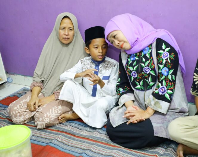 
					Gubernur Khofifah Santuni Keluarga Korban Bus Pariwisata dan Dorong Investigasi KNKT