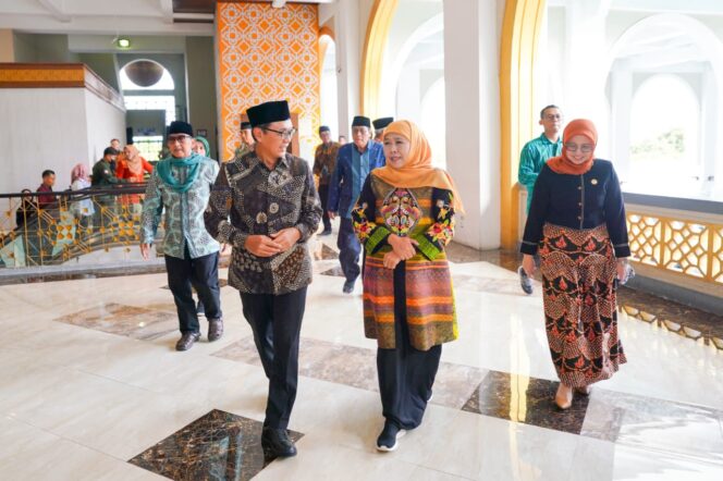 
Gubernur Khofifah Optimistis Zona KHAS Jadi Penguat UMKM dan Pilar Ekonomi Syariah di Daerah