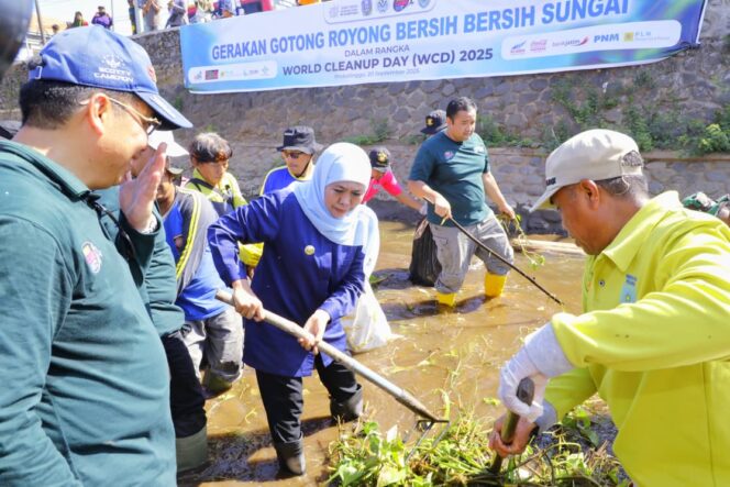 
					Gubernur Khofifah Komandoi 650 Relawan Bersihkan Sungai Probolinggo, Tunjukkan Komitmen Menuju Indonesia Bersih dari Sampah 2029