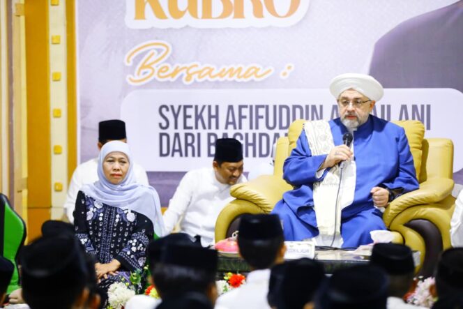 
Gubernur Khofifah Ajak Santri Teladani Rasulullah dan Tingkatkan Ilmu Sebagai Bekal Kepemimpinan Umat