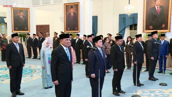 
Presiden Prabowo Lantik Djamari Chaniago Jadi Menko Polkam dan Erick Thohir Menpora