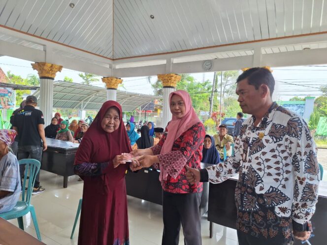 
					39 Lansia di Kecamatan Plandaan Terima Bantuan Sosial PKH Plus