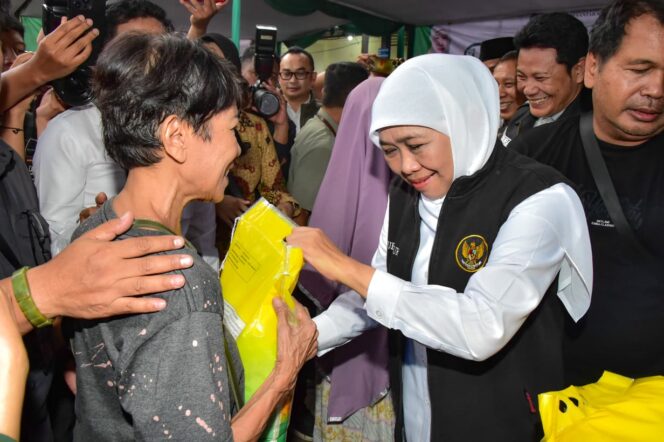 
Harga di Bawah HET, Gubernur Khofifah Pastikan Pasar Murah Jangkau Masyarakat Kecil