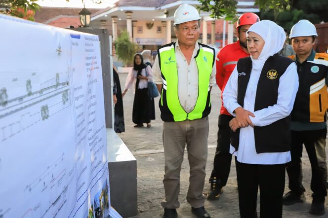 
Gubernur Khofifah Kawal Pelebaran Jalan Buduan-Bondowoso, Realisasi Melebihi Target Mingguan