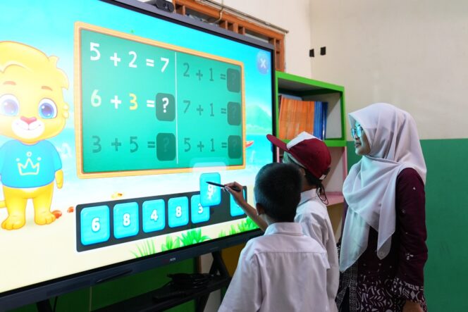 
					Kemendikdasmen Salurkan TV Interaktif di SLB, Tingkatkan Kualitas Pembelajaran Murid