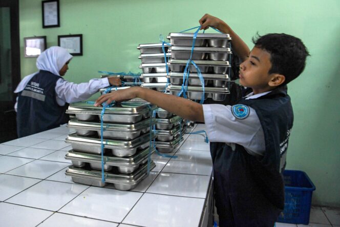 
					DPR Minta Evaluasi dan Kolaborasi Daerah untuk Pastikan Program Makan Bergizi Gratis Aman