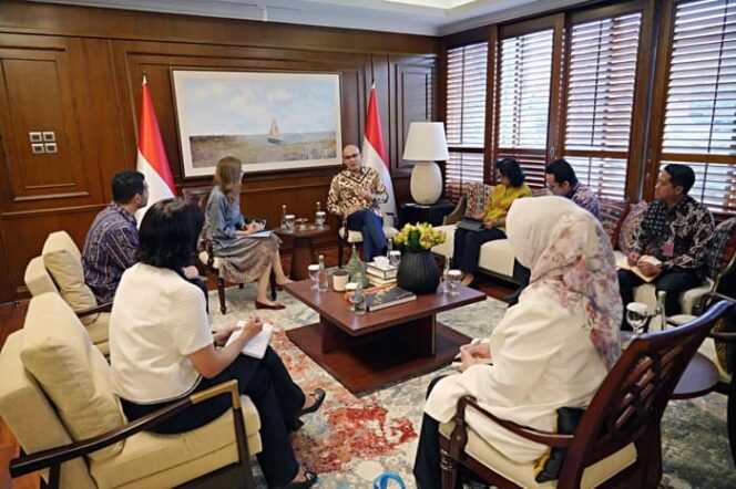 
Wamenlu: Presiden Peru Janji Ungkap Penembakan Staf KBRI Lima