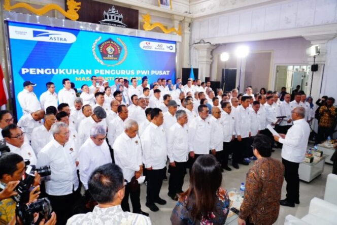 
					Pengurus PWI Pusat 2025–2030 Resmi Dikukuhkan di Monumen Pers Solo, Menkomdigi: Pers Harus Jadi Cahaya Kebenaran dan Perekat Bangsa
