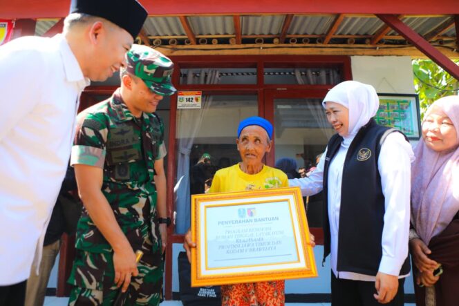 
					Peringati HUT ke-80 TNI, Gubernur Khofifah Ajak Rakyat Jaga Persatuan dan Tak Mudah Terprovokasi