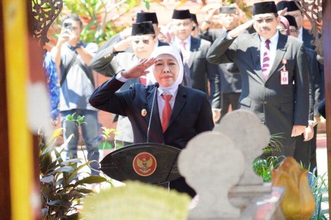 
					Generasi Muda Harus Teladani Keberanian Gubernur Soerjo, Pesan Gubernur Khofifah Saat Ziarah di Magetan