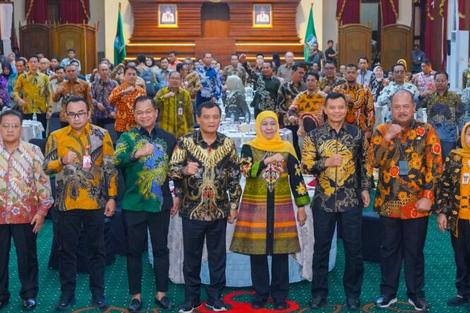 
					Gubernur Khofifah Tegaskan Sinergi Dua Provinsi Penggerak Ekonomi Nasional, Jatim dan Jateng Sepakat 11 Kerja Sama Baru