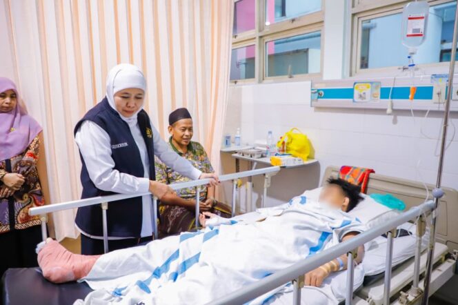 
Gubernur Khofifah Tinjau Layanan Post Mortem di RS Siti Hajar, Pastikan Kesiapsiagaan Tim Kemanusiaan