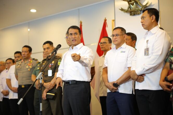 
Bertepatan Satu Tahun Prabowo Gibran, Harga Pupuk Diturunkan 20 Persen