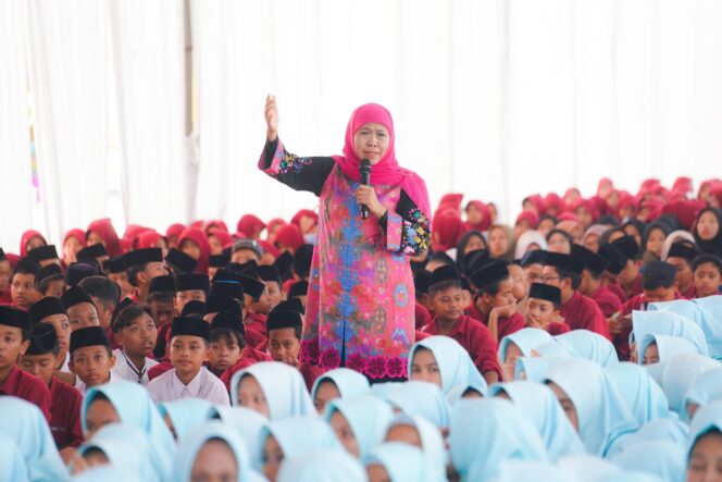 
Gubernur Khofifah Peringati Hari Santri di Nganjuk, Kenang Resolusi Jihad dan Perjuangan Santri 1945