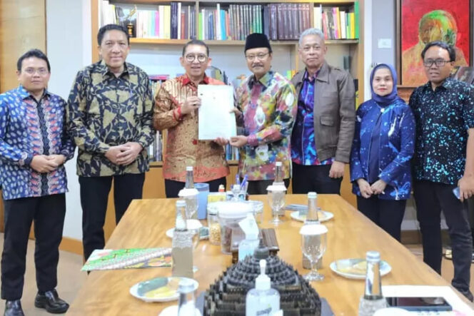 
Mensos: Usulan Gelar Pahlawan Nasional untuk Soeharto Sudah Memenuhi Syarat