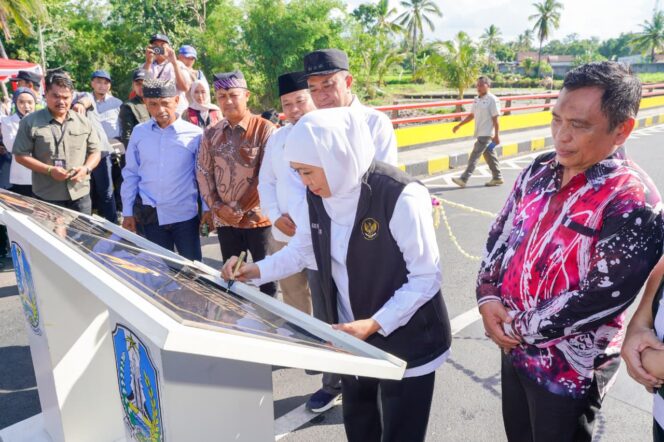 
Gubernur Khofifah Bangun Optimisme Baru Lewat Peresmian Jembatan Besuk, Dukung Penyebaran Pertumbuhan Wilayah