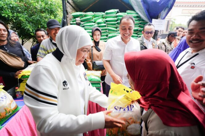 
					Gubernur Khofifah: Pasar Murah Bantu Kendalikan Inflasi, Warga Benowo Puji Harga Terjangkau