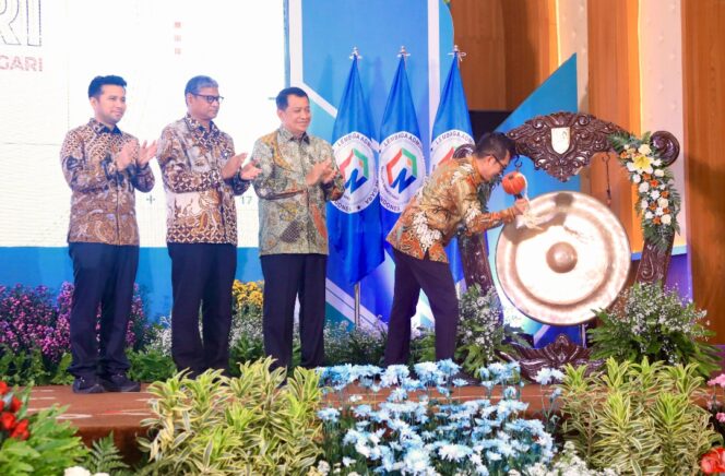 
					Wagub Emil Serukan Budaya Belajar Berkelanjutan dan Kolaborasi Inovasi ASN pada Pembukaan CorpU Summit 2025