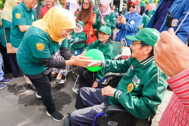 
					Dari Surabaya, Gubernur Khofifah Beri Pesan Pengabdian dan Kemanusiaan kepada Ksatria Airlangga Seluruh Dunia