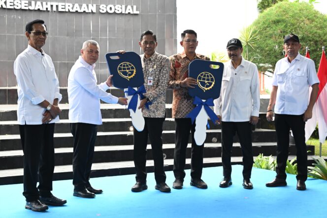 
					Menhub Dudy Serahkan Bus Bantuan untuk Sekolah Rakyat di Yogyakarta