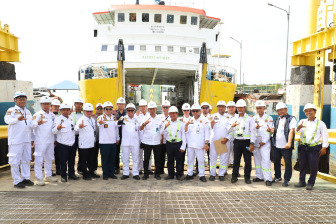 
Kemenhub Pastikan Kesiapan Armada Kapal di Pelabuhan Batulicin saat Nataru