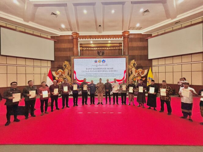 
Serahkan Sertifikat di Bali, Menteri Nusron Ungkap Manfaat Sertifikasi Tanah untuk Perekonomian