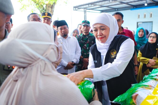 
					Gubernur Khofifah Gelorakan Upaya Kendali Inflasi Lewat Pasar Murah yang Diserbu Warga Tenggarang