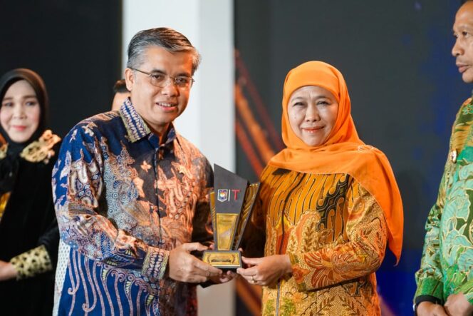 
					Gubernur Khofifah Tegaskan Komitmen Buka Peluang Kerja Baru, Jatim Dipuji Sebagai Daerah Berfiskal Tinggi dengan Penyerapan Kerja Terbaik