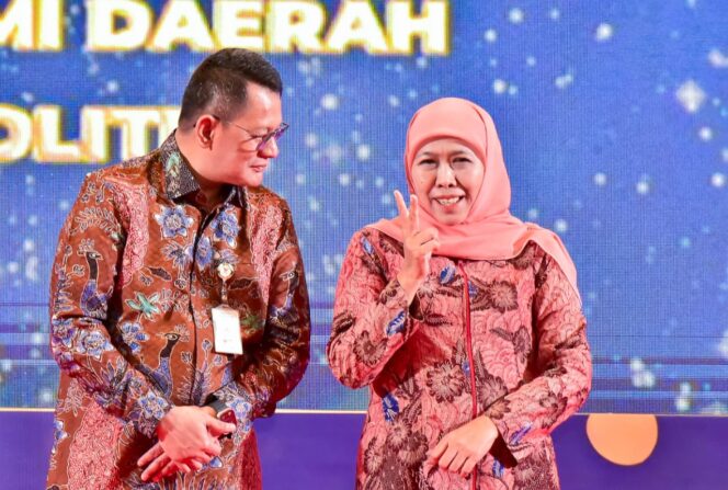 
					Gubernur Khofifah Serahkan Puluhan Penghargaan Layanan Publik 2025, Fokus Tingkatkan Kualitas Layanan dan Kepercayaan Publik