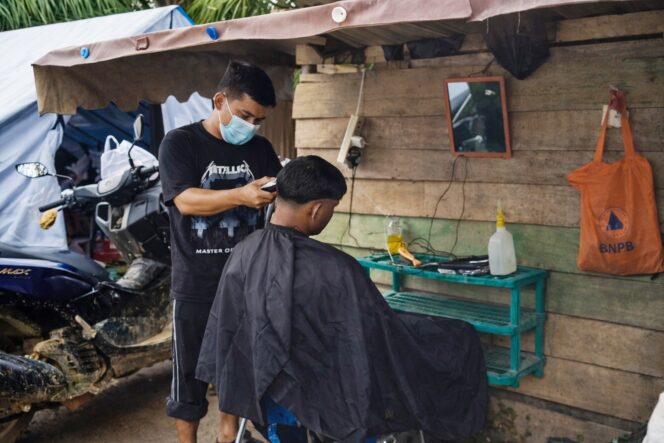 
Di Tengah Duka dan Pengungsian, Syarifudin Memilih untuk Bangkit