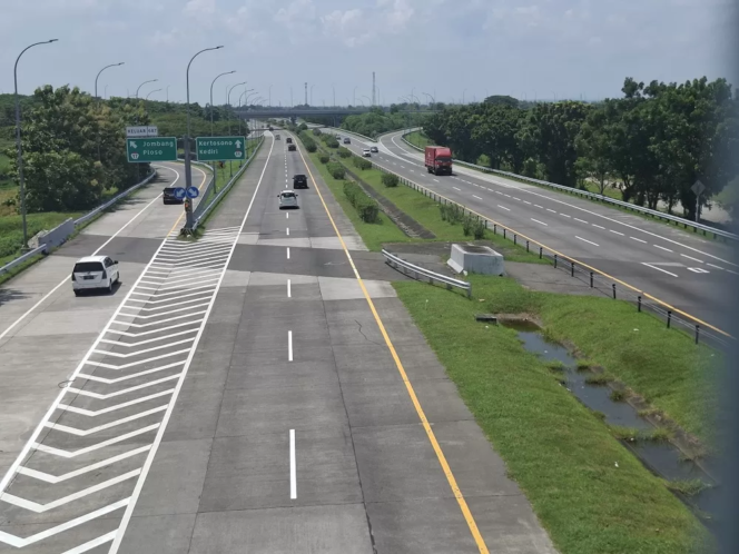 
					Tol Jombang Diprediksi Dilintasi 750 Ribu Kendaraan Saat Nataru