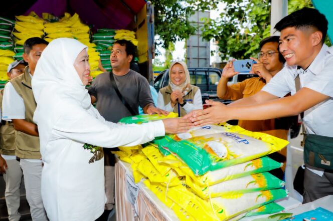 
					Gubernur Khofifah Pastikan Daya Beli Warga Pacitan Aman Lewat Pasar Murah, Harga Bahan Pokok Disubsidi Jelang Nataru