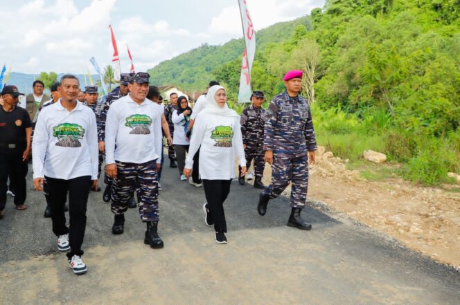 
Gubernur Khofifah Tinjau Jalan S.A Tirtoyoso Pacitan, Infrastruktur Mulus Buka Akses Ekonomi, Pariwisata & Kenyamanan Warga