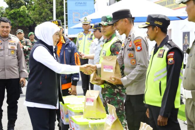 
Jamin Pelayaran Aman Ketapang–Gilimanuk, Gubernur Khofifah Bersama Kepala Basarnas Pastikan 28–32 Kapal Laik & Responsif Hadapi Cuaca Ekstrem