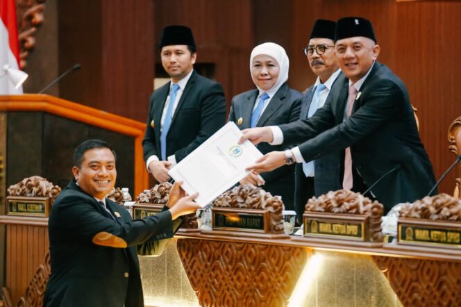 
Enam Perda Disahkan, Gubernur Khofifah Pastikan Penguatan Tata Kelola BUMD, Kepastian Hukum, & PAD Jatim Tumbuh Lebih Sehat