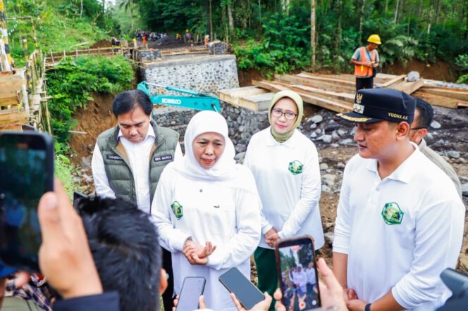 
					Dampak Ekonomi-Sosial Diprioritaskan, Gubernur Khofifah Janji Dua Jembatan Lumajang Tuntas Tepat Waktu