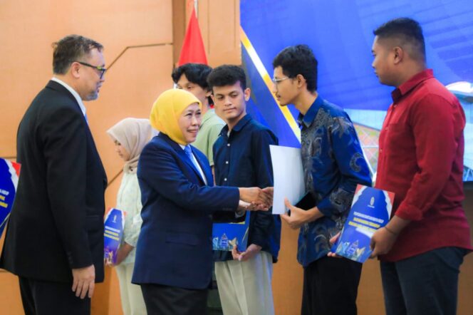 
					Khofifah Dorong IKA UNAIR Ambil Peran Strategis dalam Mengawal Program Prioritas Nasional