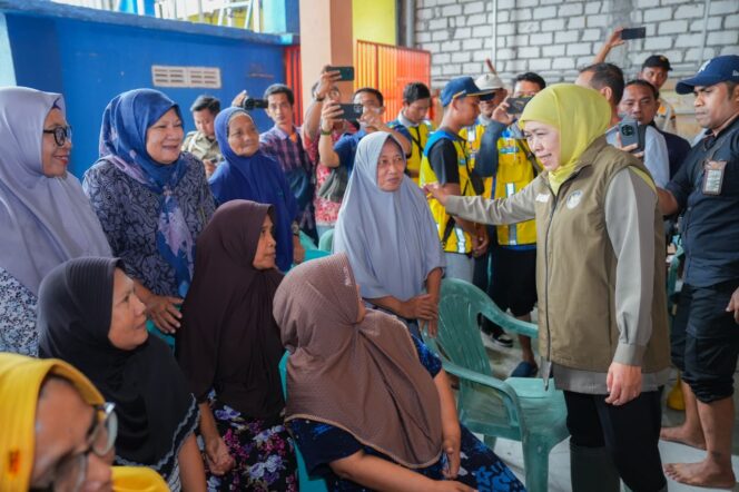 
Gubernur Khofifah Bersama Bupati Lamongan Pastikan Penanganan Banjir Stabil dan Bantuan Terdistribusi