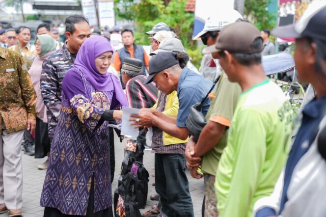 
Gubernur Khofifah: Sarpras Layak Harus Diiringi Revitalisasi Cara Mengajar dan Memimpin Sekolah