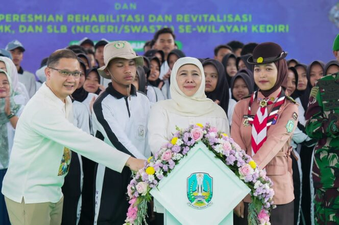 
Pemprov Jatim Perkuat Ekosistem Pendidikan, Gubernur Khofifah Resmikan Revitalisasi 26 Sekolah