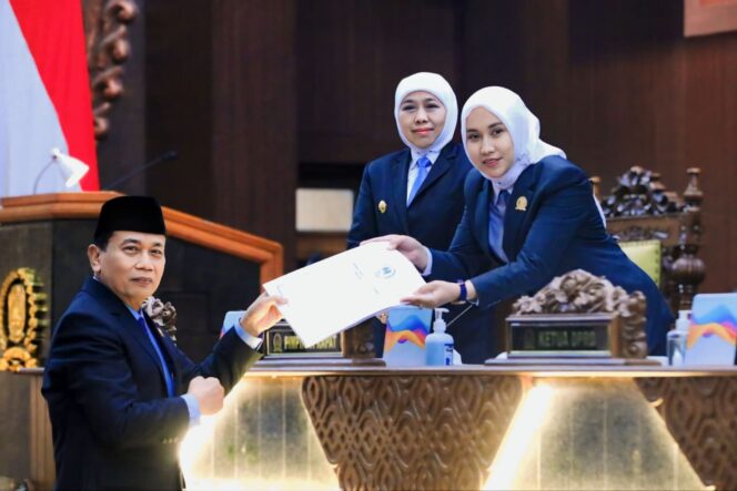 
Gubernur Khofifah: Pengesahan Dua Perda Perkuat Perlindungan Pembudi Daya Ikan, Petambak Garam, serta Tata Kelola Bencana Jatim