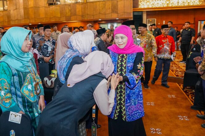 
Gubernur Khofifah Tegaskan Sertifikasi Tanah Wakaf sebagai Pilar Kepastian Hukum dan Pencegahan Konflik Aset Umat di Jawa Timur