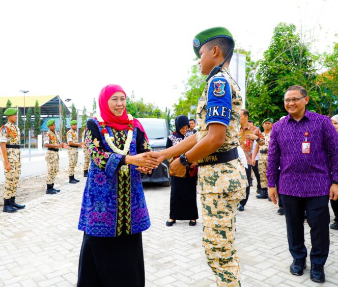 
Gubernur Jatim Resmikan Fasilitas Asrama SMAN 2 Taruna Pamong Praja serta Rehabilitasi 52 Sekolah