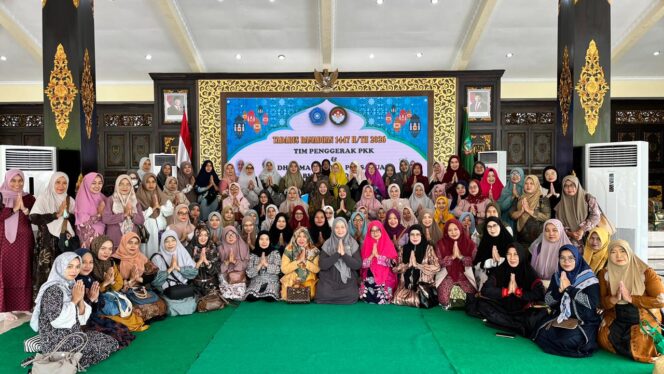 
Mengukir Kebaikan di Ramadan, TP PKK dan DWP Jombang Bersinergi