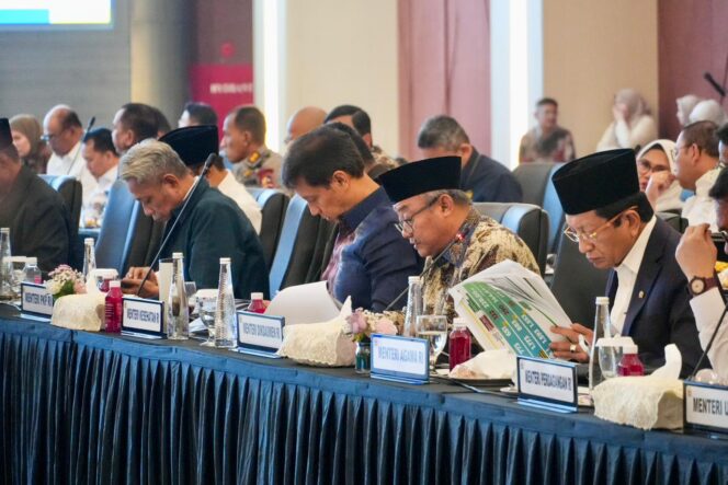 
Revitalisasi Sekolah dan Bantuan Guru Dipercepat