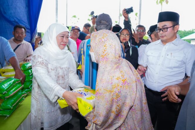 
Gubernur Khofifah: Pasar Murah Bukti Kehadiran Pemerintah Jaga Stabilitas Harga Sambut Ramadhan