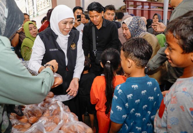 
Gubernur Khofifah Jual Bapok di Bawah Harga Pasar, Warga Pasuruan Sambut Ramadhan Lebih Tenang