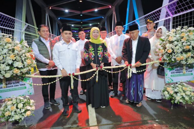 
Gubernur Khofifah Pastikan Infrastruktur Berdampak Nyata, Jembatan Bubak Mojokerto Kini Jadi Ikon Baru