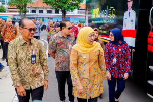 Gubernur Khofifah Pastikan Pasokan Beras dan Minyak Terjangkau Lewat EPIK Mobile